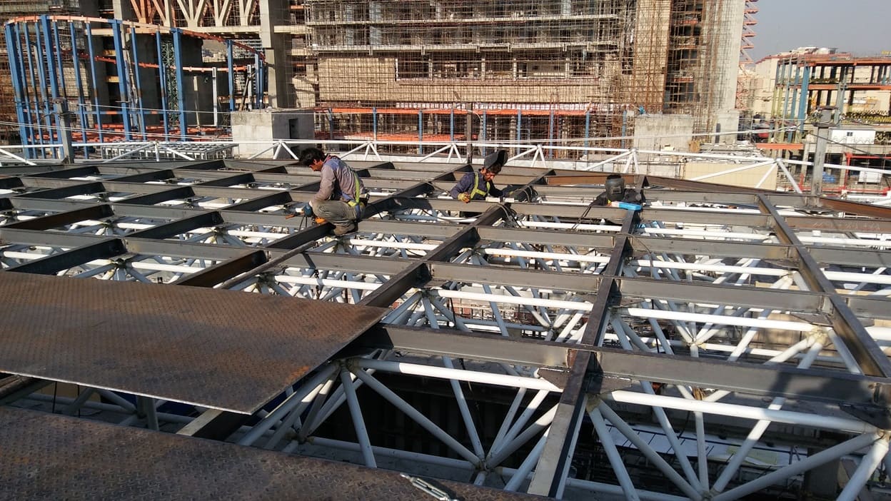 ساخت هلی پد سازه فضایی ایران مال