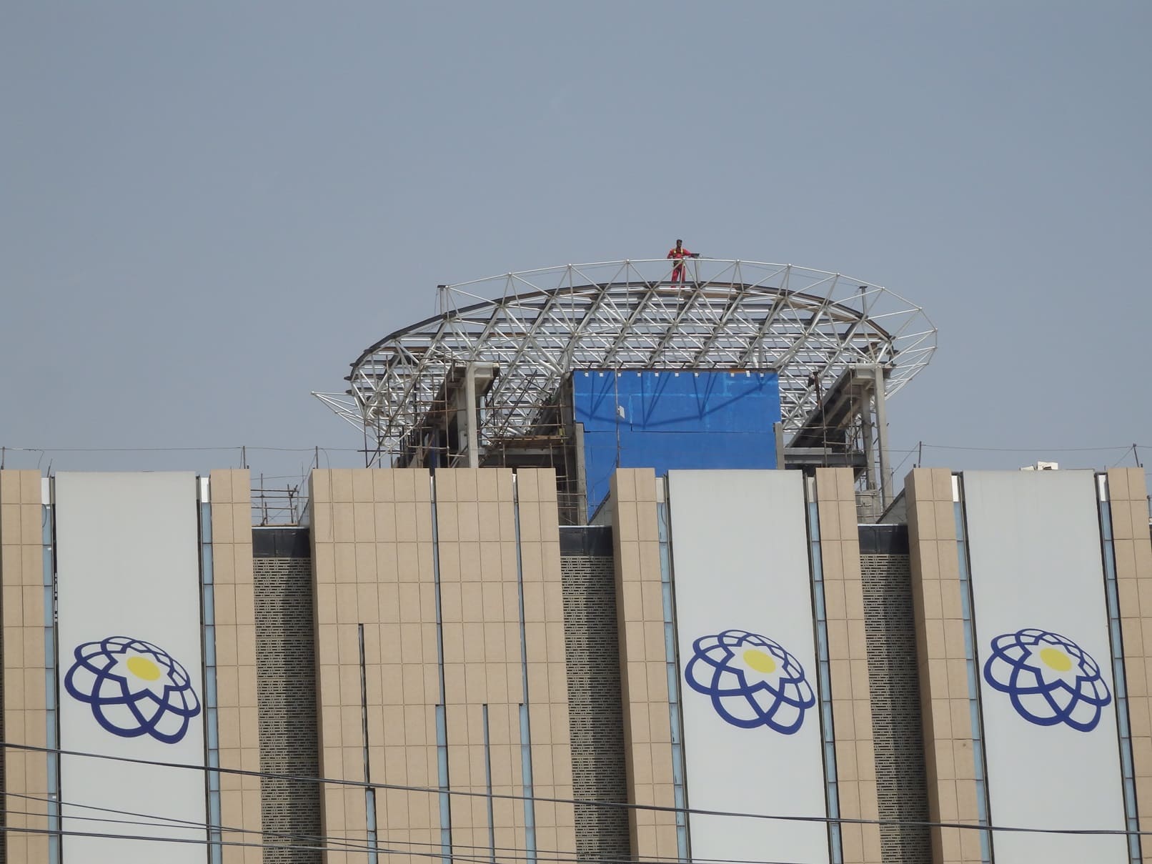 هلی پد سازه فضاکار اضطراری ایران مال