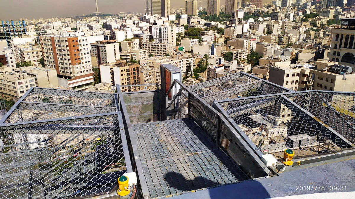 راه پله و تور ایمنی هلی پد اضطراری برج ساعی