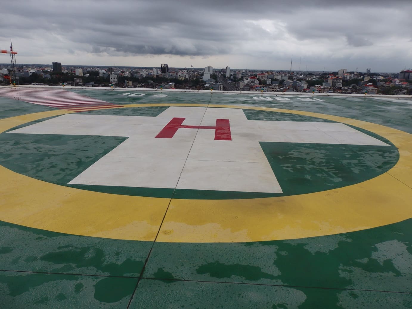 رنگ آمیزی و کدگذاری هلی پورت بیمارستان پارس رشت