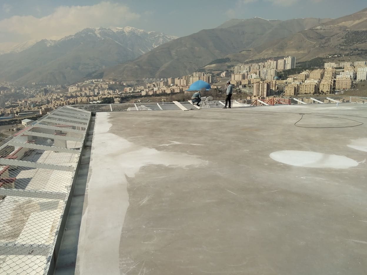 بتن ریزی عرشه هلی پد اضطراری برج سپیدار سوهانک